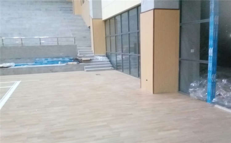 橡膠木體育館實木地板批發(fā)價格