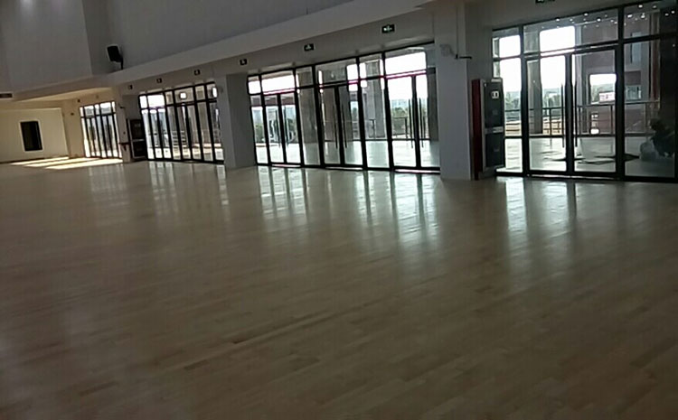 五角楓籃球場實木地板單層龍骨結構