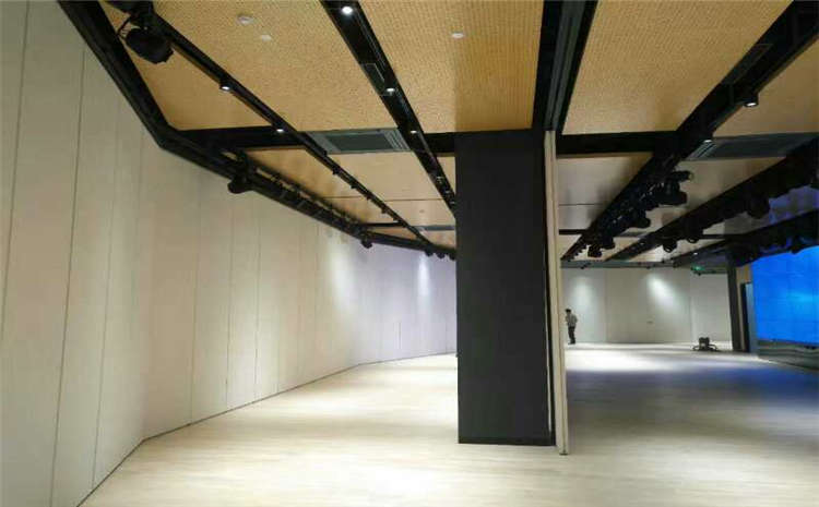 學(xué)校舞臺(tái)實(shí)木地板怎么翻新?