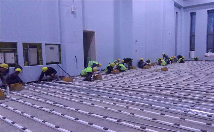 柞木風雨操場運動地板怎么翻新?