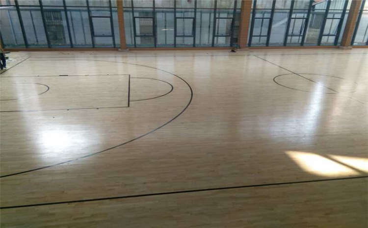 專業(yè)的籃球館木地板多少錢一平米?
