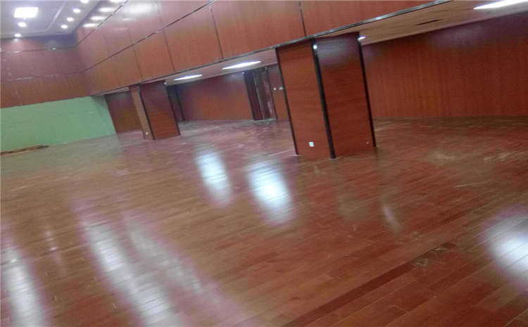 劇院舞臺(tái)鋪裝什么材料?