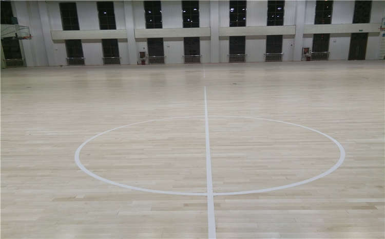 五角楓舞臺運動木地板怎么翻新?