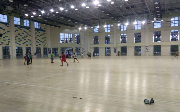 拼接板籃球場實木地板價格是多少錢?