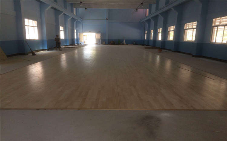 楓木運動木地板應(yīng)該如何清潔保養(yǎng)？