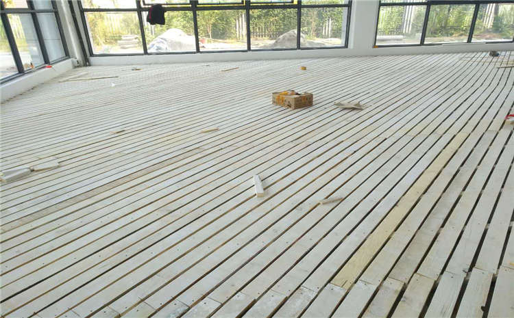 22厚舞臺(tái)實(shí)木地板廠家去哪找？