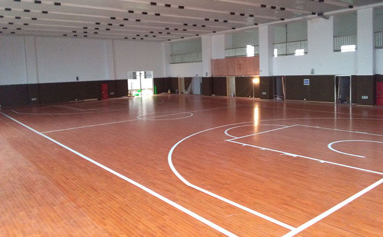 五角楓籃球運動地板廠**哪**好?
