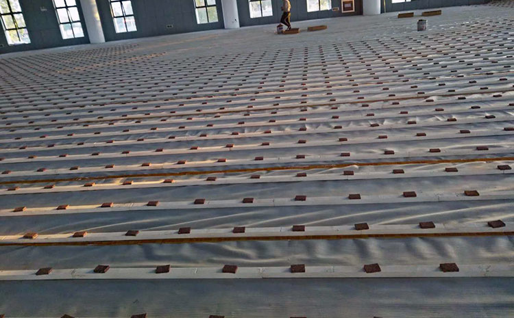 學校風雨操場地板一般多少錢?