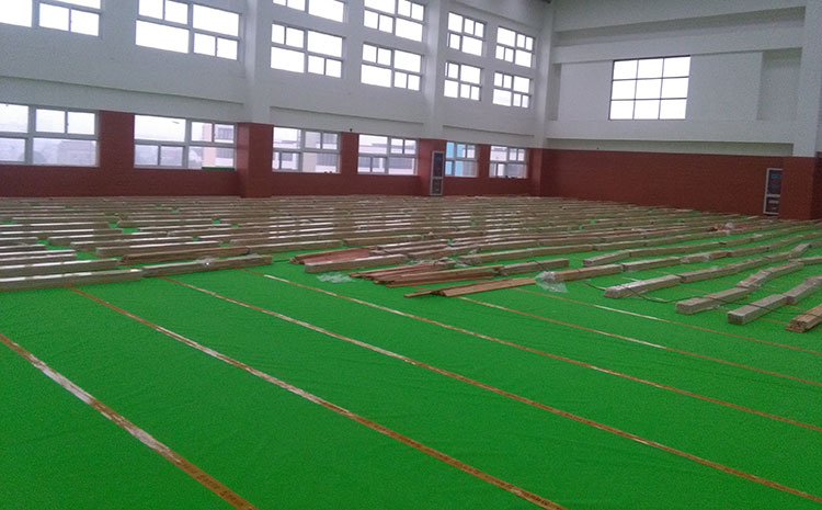 主輔龍骨結構體育木地板價格