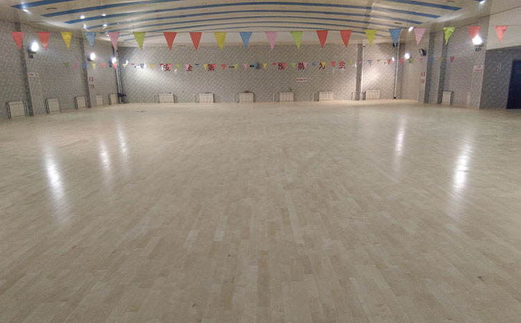 楓木運(yùn)動籃球地板報價