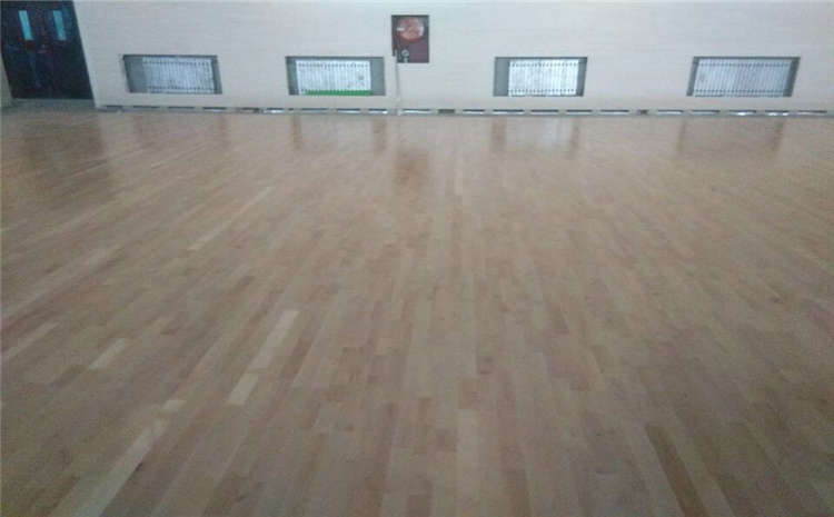 五角楓風(fēng)雨操場(chǎng)地板雙層龍骨結(jié)構(gòu)