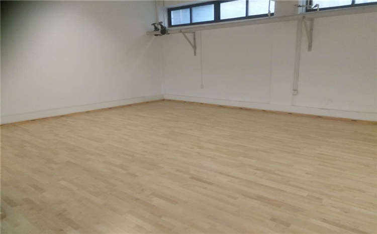 柞木木地板籃球場(chǎng)怎么維修?