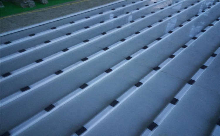 拼接板木地板籃球館多少錢一平米?