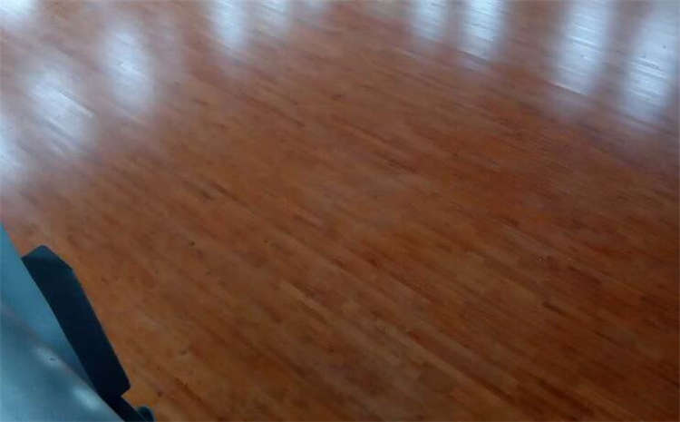 松木木地板籃球場怎么保養?