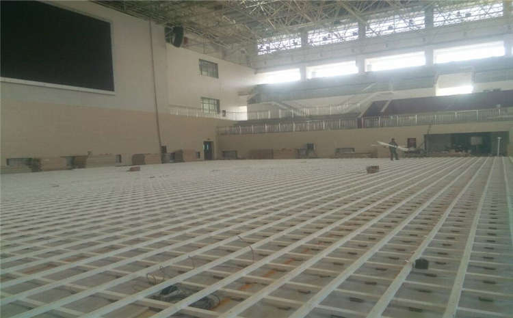 五角楓風(fēng)雨操場(chǎng)地板雙層龍骨結(jié)構(gòu)