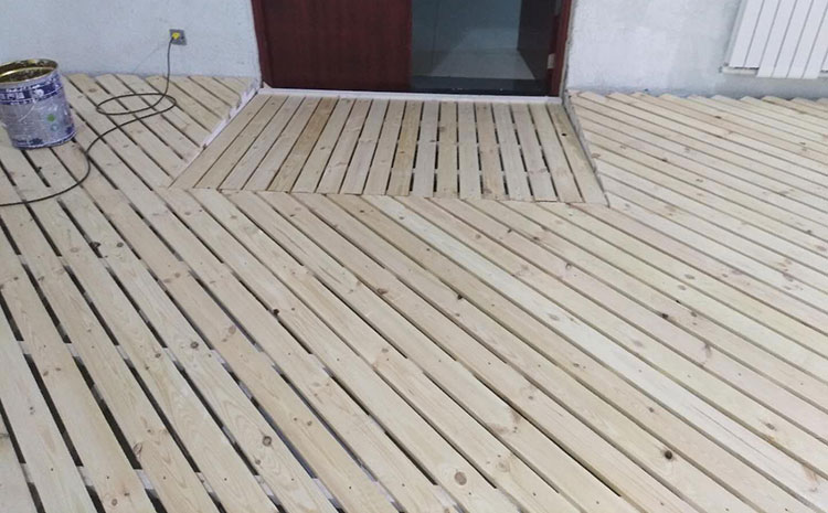 學(xué)校羽毛球館木地板價格是多錢?