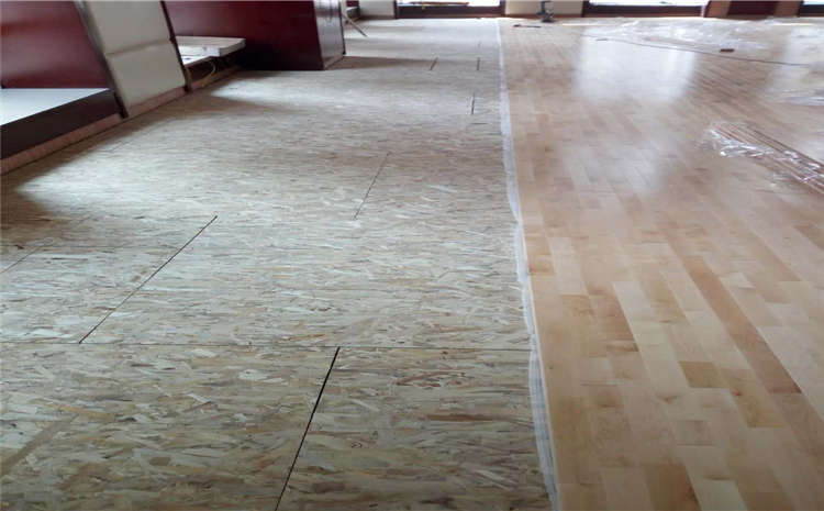 單層龍骨結構風雨操場木地板哪個品牌好?