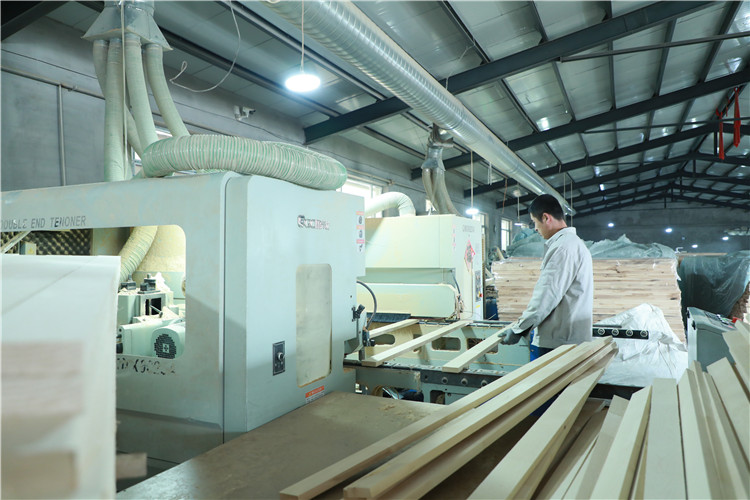 實木運(yùn)動地板工廠