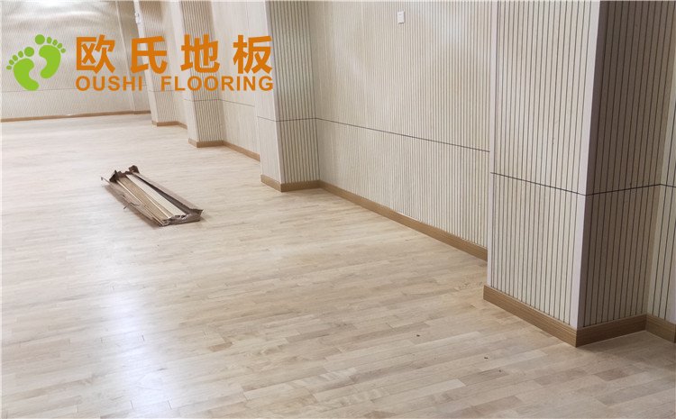 上海豐莊西路綠地小學(xué)舞臺(tái)木地板案例