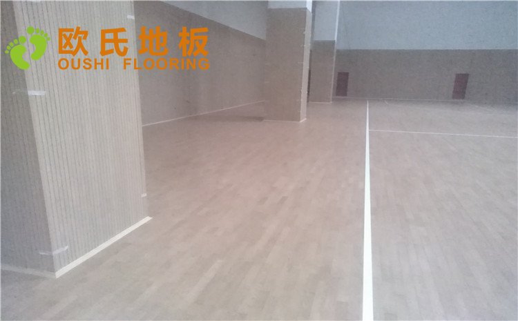 青島市黃島區(qū)濱海街道中心小學體育館木地板圖片